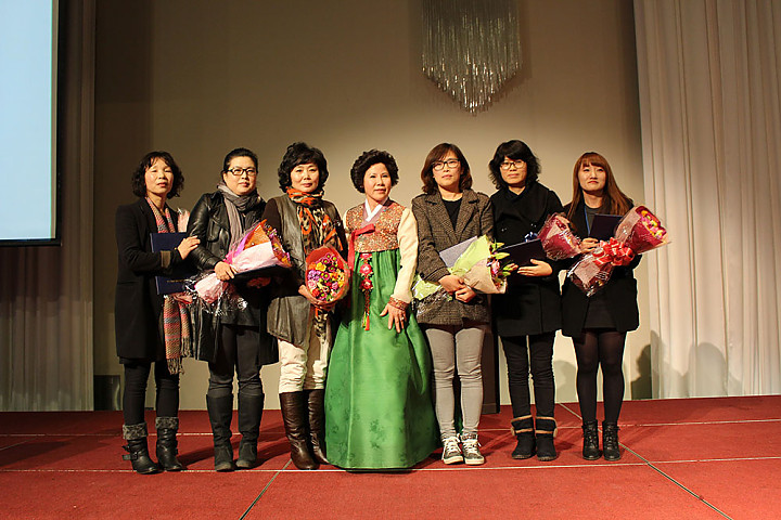 수상자도우미사진.jpg